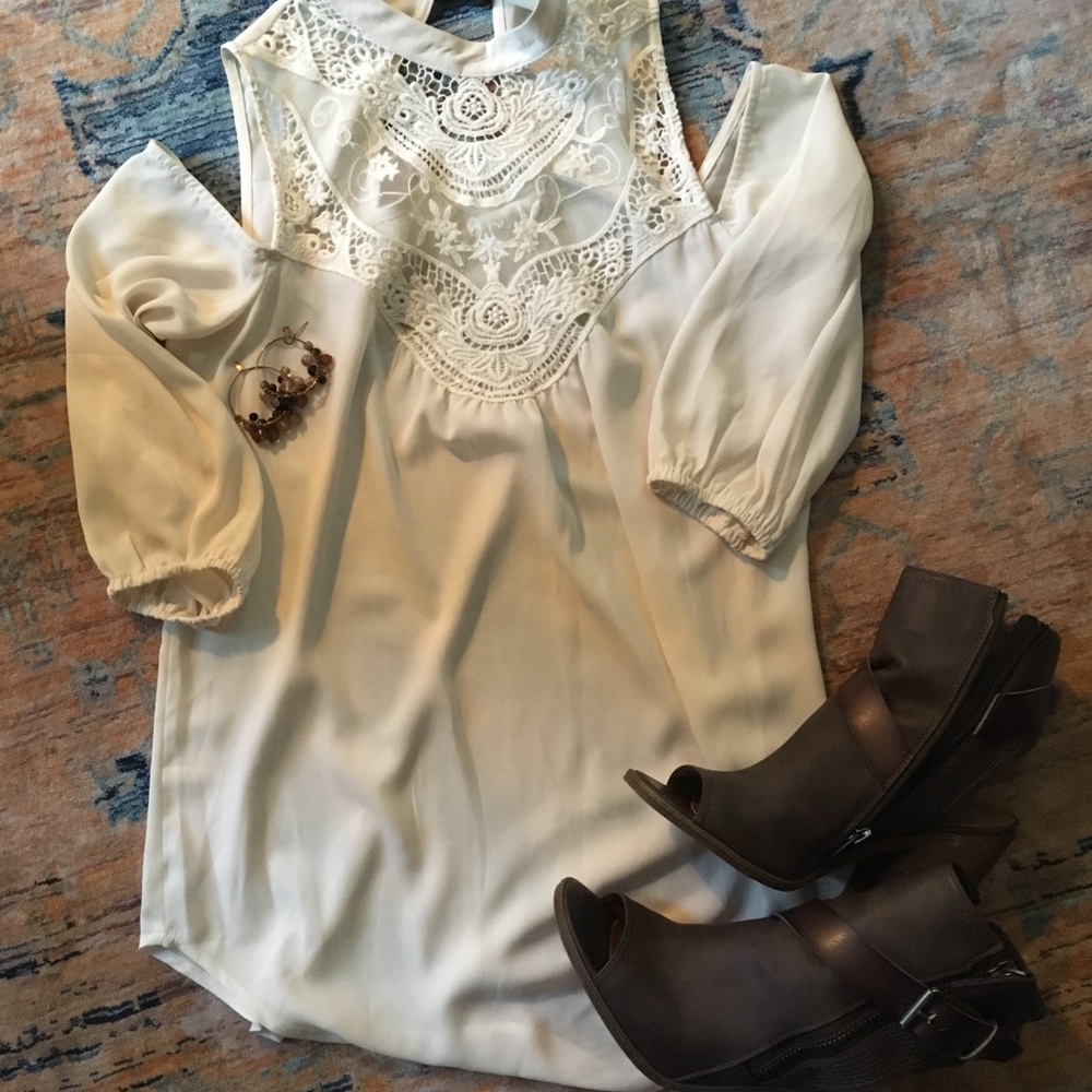 Lace embellished blouse. Size Medium